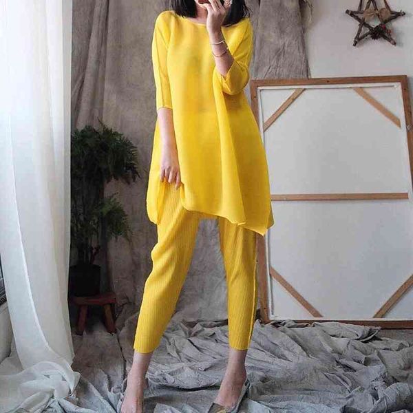 women's two piece pants spring and summer high-quality women's loose age-saving temperament simple pleated suit cyiw, White
women's two piece pants spring and summer high-quality women's loose age-saving temperament simple pleated suit cyiw, White