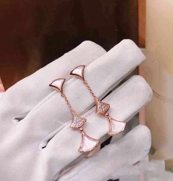 the new parents' fan-shaped 925 sterling silver baojia plated with 18k gold long white shell skirt earrings female, Golden
the new parents' fan-shaped 925 sterling silver baojia plated with 18k gold long white shell skirt earrings female, Golden