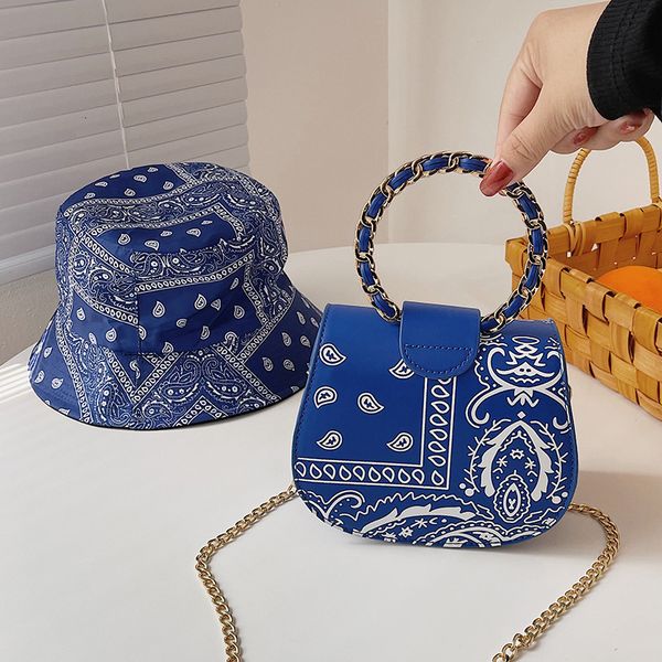 handbag fengwang red envelope women 2021 fashion trend single shoulder messenger bag printed hat and, Black;red
handbag fengwang red envelope women 2021 fashion trend single shoulder messenger bag printed hat and, Black;red