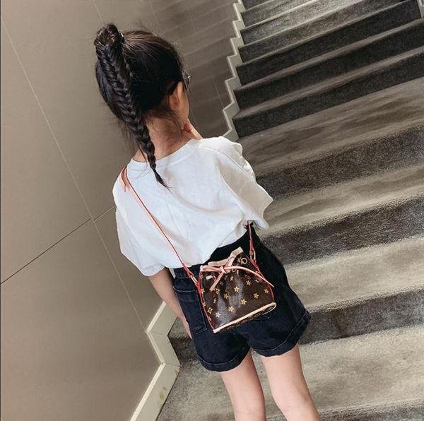 designer girls pu leather handbag fashion kids floral letter printed one shoulder bags children women casual bucket bag c6727, Black
designer girls pu leather handbag fashion kids floral letter printed one shoulder bags children women casual bucket bag c6727, Black