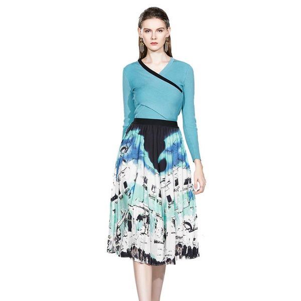 two piece dress 2021 fashion spring sweater set women front cross + print pleated skirt suits 2 sets outfit, White
two piece dress 2021 fashion spring sweater set women front cross + print pleated skirt suits 2 sets outfit, White