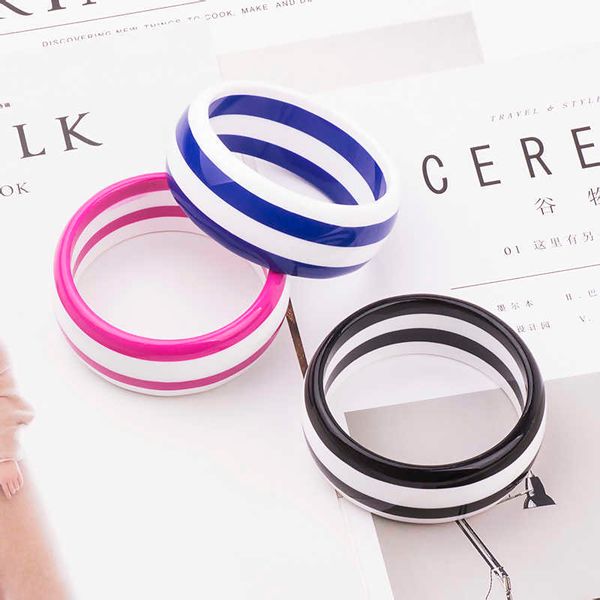 guanlong 2021 new fashion color striped acrylic circle ladies simple bangle bracelet for women and gift charm jewelry wholesale q0719, Black
guanlong 2021 new fashion color striped acrylic circle ladies simple bangle bracelet for women and gift charm jewelry wholesale q0719, Black