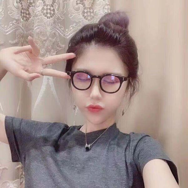 mobile phone radiation glasses female lin miaomiao the same kind unlimited number of glasses, v anti blue flat lens fashion sun glass, White;black
mobile phone radiation glasses female lin miaomiao the same kind unlimited number of glasses, v anti blue flat lens fashion sun glass, White;black