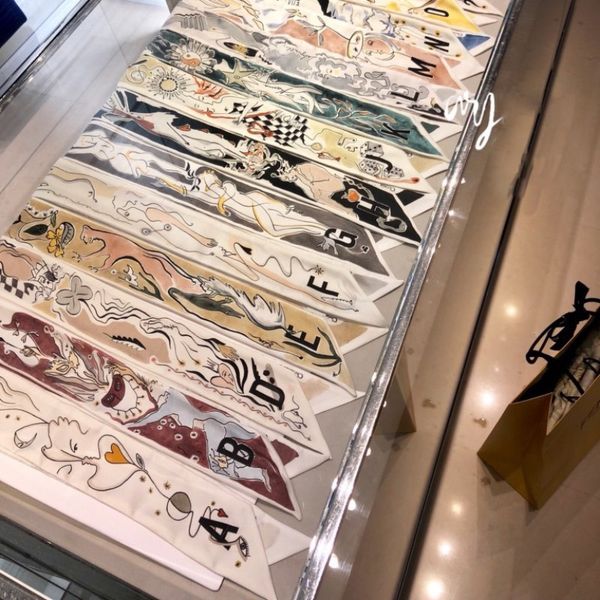 100x6cm original tarot 26 letter handbag silk scarf bag handles tied ribbon small scarves women headband wholesale, Blue;gray
100x6cm original tarot 26 letter handbag silk scarf bag handles tied ribbon small scarves women headband wholesale, Blue;gray