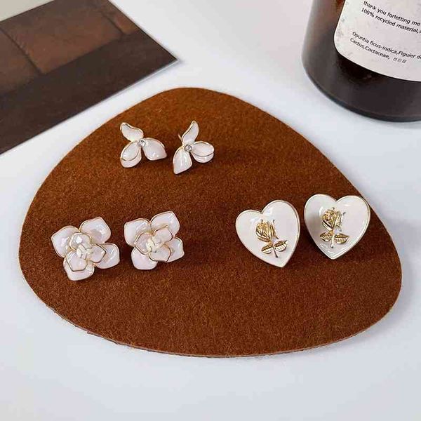 white peach ht silver needle rose flower earrings small student no hole ear clip oil petal girl, Black
white peach ht silver needle rose flower earrings small student no hole ear clip oil petal girl, Black