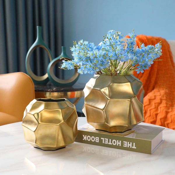 ceramic vase creative modern irregular gilding porcelaim flower pot home decor ornaments desk decoration accessories vases
ceramic vase creative modern irregular gilding porcelaim flower pot home decor ornaments desk decoration accessories vases