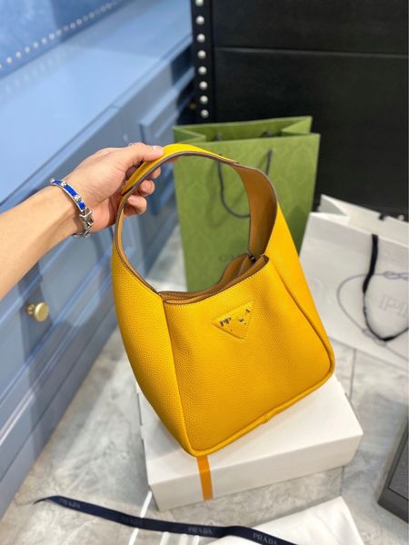 design s 2021 bucket black soft handle open pocket korean vertical square solid sewing open bag 
design s 2021 bucket black soft handle open pocket korean vertical square solid sewing open bag