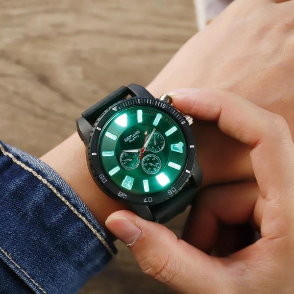 wristwatches 2021 sport men's watch with light rubber band clock male sports watches men quartz casual wrist relogio masculino, Slivery;brown
wristwatches 2021 sport men's watch with light rubber band clock male sports watches men quartz casual wrist relogio masculino, Slivery;brown