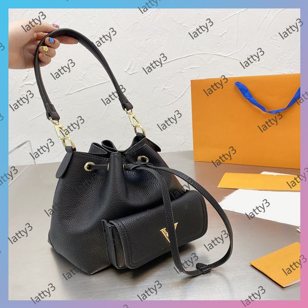 lady lockeme bucket bag matched with big gold buckle women luxurys designers shoulder bags 2021 womens backpack fashion bucket handbag 22*20
lady lockeme bucket bag matched with big gold buckle women luxurys designers shoulder bags 2021 womens backpack fashion bucket handbag 22*20