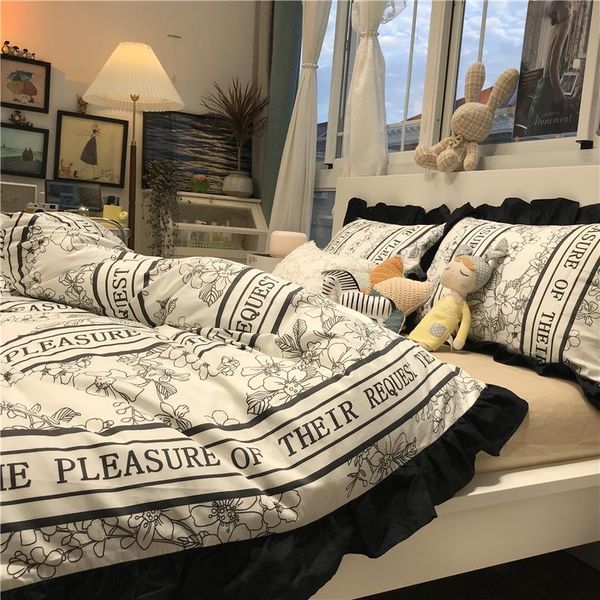bedding sets black lace ins temperament girl heart pastoral style floral bed four-piece cotton sheets
bedding sets black lace ins temperament girl heart pastoral style floral bed four-piece cotton sheets