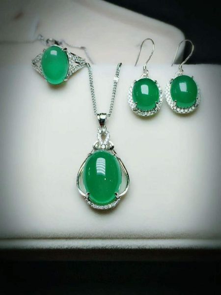 bracelet, earrings & necklace c36#925 silver inlaid natural chalcedony set, the jade face is clean and translucent, Black
bracelet, earrings & necklace c36#925 silver inlaid natural chalcedony set, the jade face is clean and translucent, Black