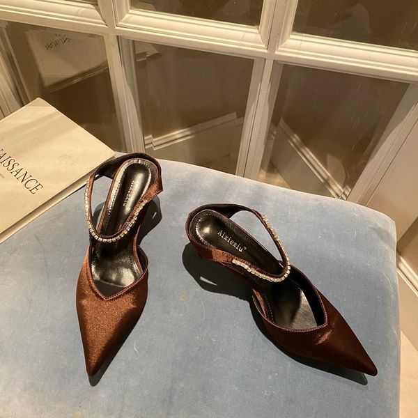 high-heeled shoes lady ladies' slippers cover toe low glitter slides slipers women thin pointed jelly 2021 rubber rome basic spr, Black
high-heeled shoes lady ladies' slippers cover toe low glitter slides slipers women thin pointed jelly 2021 rubber rome basic spr, Black