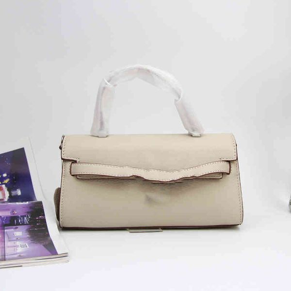 designer bagsleather handbag 2021 new spring and summer fashion one-shoulder messenger female bag head layer cowhide microfiber lining trend
designer bagsleather handbag 2021 new spring and summer fashion one-shoulder messenger female bag head layer cowhide microfiber lining trend