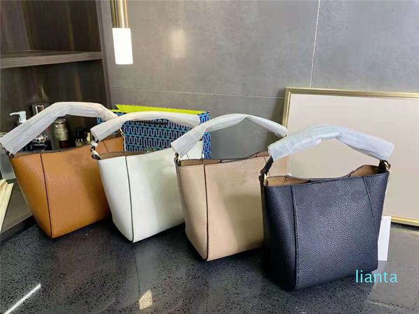 fashion catwalk shopping bags personality luxury designer ladies handbags high-quality one-shoulder portable diagonal bag large-capacity
fashion catwalk shopping bags personality luxury designer ladies handbags high-quality one-shoulder portable diagonal bag large-capacity