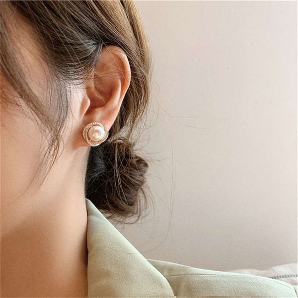 earrings korean pearl personalized earrings fashion s925 silver needle temperament earring clip without ear hole, Golden
earrings korean pearl personalized earrings fashion s925 silver needle temperament earring clip without ear hole, Golden