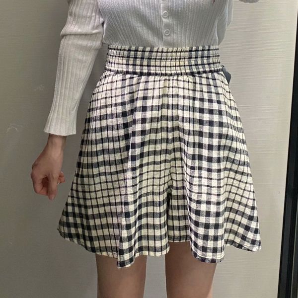 skirts 2021 semi-elastic fashion small black and white waist loose leg wide cut women's shorts
skirts 2021 semi-elastic fashion small black and white waist loose leg wide cut women's shorts