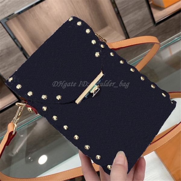 2021 women 1854 classic presbyopia cell phone bag fahsion desigenrs womens convenient saddle handbags cross body shoulder bags luxurys cross
2021 women 1854 classic presbyopia cell phone bag fahsion desigenrs womens convenient saddle handbags cross body shoulder bags luxurys cross
