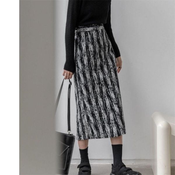 autumn & winter high waist slim retro striped split ends all-match women a-line woolen long skirt 210527, Black
autumn & winter high waist slim retro striped split ends all-match women a-line woolen long skirt 210527, Black