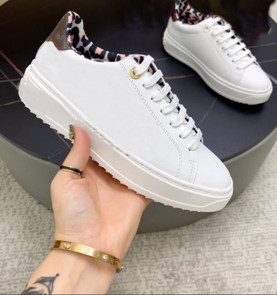 2021 spring and autumn new women girls casual shoes flat running beach sneakers fashion sell printed rubber real leather
2021 spring and autumn new women girls casual shoes flat running beach sneakers fashion sell printed rubber real leather