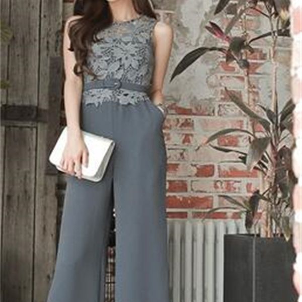 korean version of the summer slim sleeveless lace high waist wide leg jumpsuit, Black;white
korean version of the summer slim sleeveless lace high waist wide leg jumpsuit, Black;white