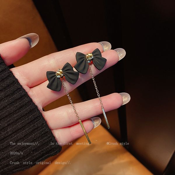 925 silver needle autumn and winter fashion bow tassel earrings designer east gate temperament earrings simple personality earrings
925 silver needle autumn and winter fashion bow tassel earrings designer east gate temperament earrings simple personality earrings