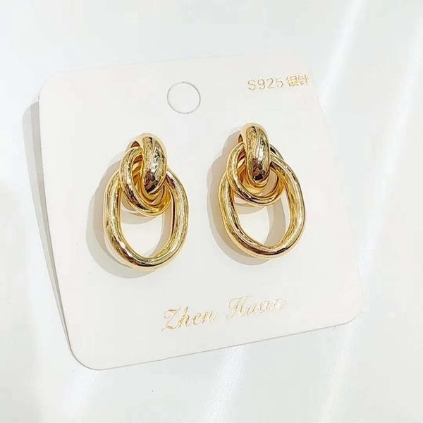 texture metal earrings east high gate geometric net red exaggerated goddess temperament popular, Golden;silver
texture metal earrings east high gate geometric net red exaggerated goddess temperament popular, Golden;silver