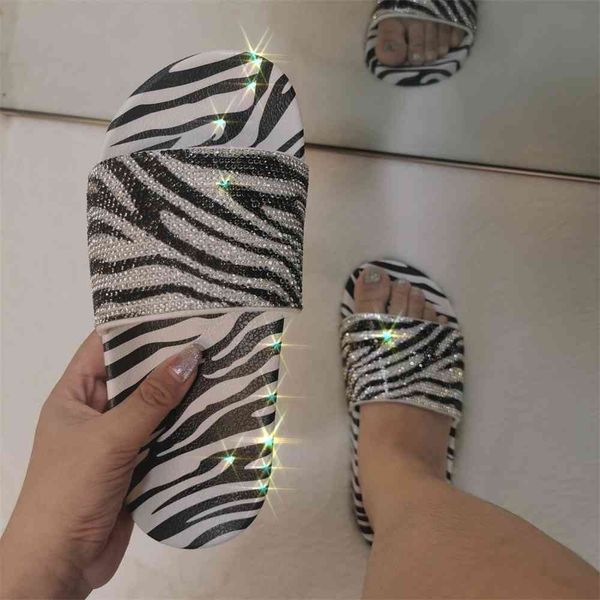 80% off outlet store new slippers women's black and white fashion rhinestone flat sandals slippers
80% off outlet store new slippers women's black and white fashion rhinestone flat sandals slippers