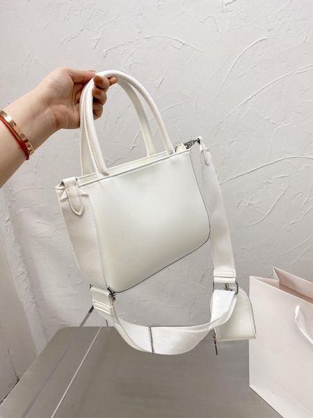 shoulder bags 100325 2021 shopping bag, zero wallet, one slanting fashionable and simple
shoulder bags 100325 2021 shopping bag, zero wallet, one slanting fashionable and simple