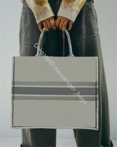 2021 lady fashion handbags book totes two-tone patchwork genuine leather classic retro all-match silk scarf packet large capacity
2021 lady fashion handbags book totes two-tone patchwork genuine leather classic retro all-match silk scarf packet large capacity