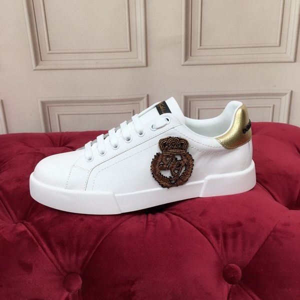 2021 sneaker canvas shoe beige washed jacquard denim women shoe rubber sole embroidered vintage casual sneakers size35-45, Black;red
2021 sneaker canvas shoe beige washed jacquard denim women shoe rubber sole embroidered vintage casual sneakers size35-45, Black;red