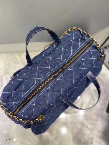 1:1 new small fragrance dandong denim travel bag girl's hand-held shoulder east gate lingge fashionable versatile dpdt
1:1 new small fragrance dandong denim travel bag girl's hand-held shoulder east gate lingge fashionable versatile dpdt