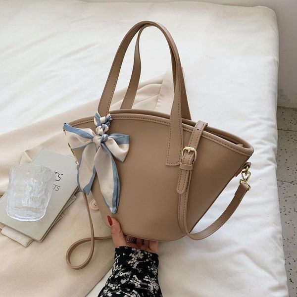 evening bags large capacity texture women's bag 2021 silk scarf portable bucket fashion one-shoulder messenger
evening bags large capacity texture women's bag 2021 silk scarf portable bucket fashion one-shoulder messenger
