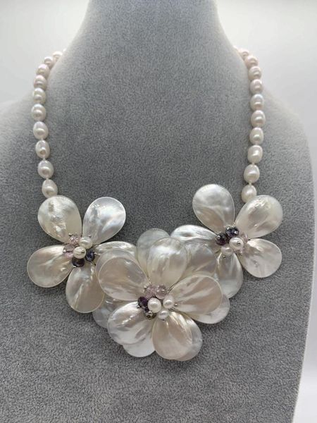 pendant necklaces 18" handcrafted sea shell flower natural freshwater pearl beaded necklace elegant ladies party jewelry, Silver
pendant necklaces 18" handcrafted sea shell flower natural freshwater pearl beaded necklace elegant ladies party jewelry, Silver