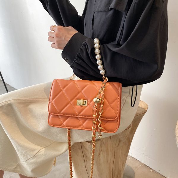 texture female 2021 summer fashion pearl portable small square net red foreign chain messenger bag
texture female 2021 summer fashion pearl portable small square net red foreign chain messenger bag