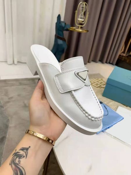 2021 spring and summer fashion triangle mueller slippers, gear print design sense, thick bottom, visual height, size 35-41, Black
2021 spring and summer fashion triangle mueller slippers, gear print design sense, thick bottom, visual height, size 35-41, Black