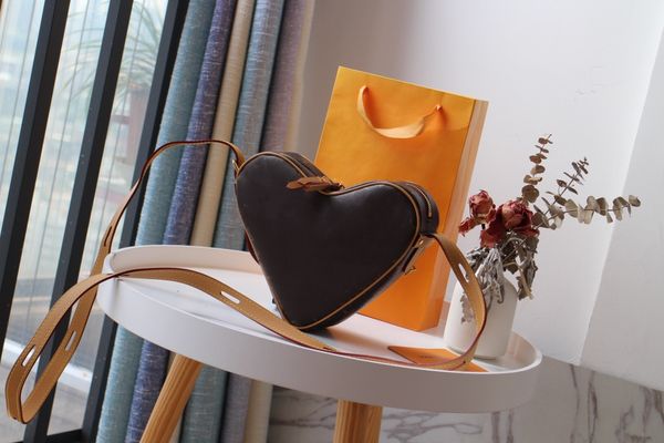 factory wholesale luxury designer bag one-shoulder cross-body clutch three-piece set heart
factory wholesale luxury designer bag one-shoulder cross-body clutch three-piece set heart