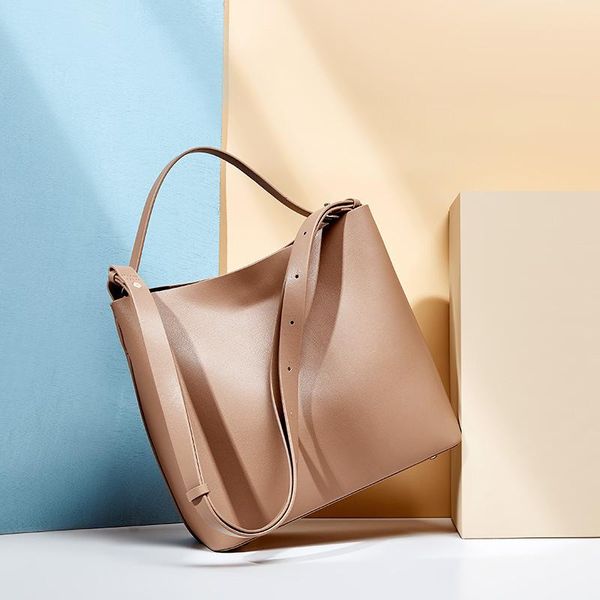 evening bags 2021 genuine leather luxury designer bucket handbag purses and handbags for women crossbody shoulder female messenger bag
evening bags 2021 genuine leather luxury designer bucket handbag purses and handbags for women crossbody shoulder female messenger bag