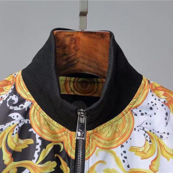 2021 fashion jacket autumn and winter casual brand-name clothes european american pattern printing hooded young men short, Black;brown
2021 fashion jacket autumn and winter casual brand-name clothes european american pattern printing hooded young men short, Black;brown