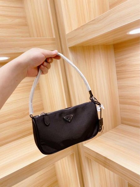 2021 inner women luxurys bags horizontal square patch black small soft handle sewing zipper style solid chest zym
2021 inner women luxurys bags horizontal square patch black small soft handle sewing zipper style solid chest zym