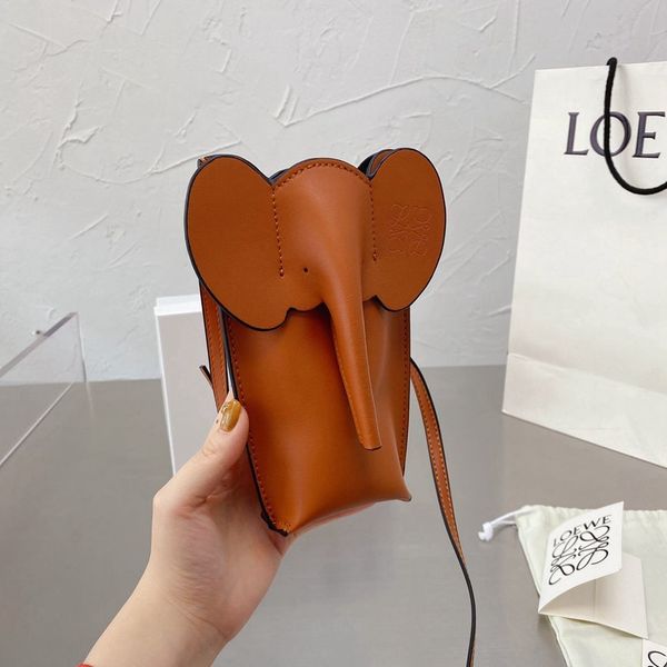 factory advanced sense of female bag summer 2021 messenger luxuryss designerss yw 
factory advanced sense of female bag summer 2021 messenger luxuryss designerss yw