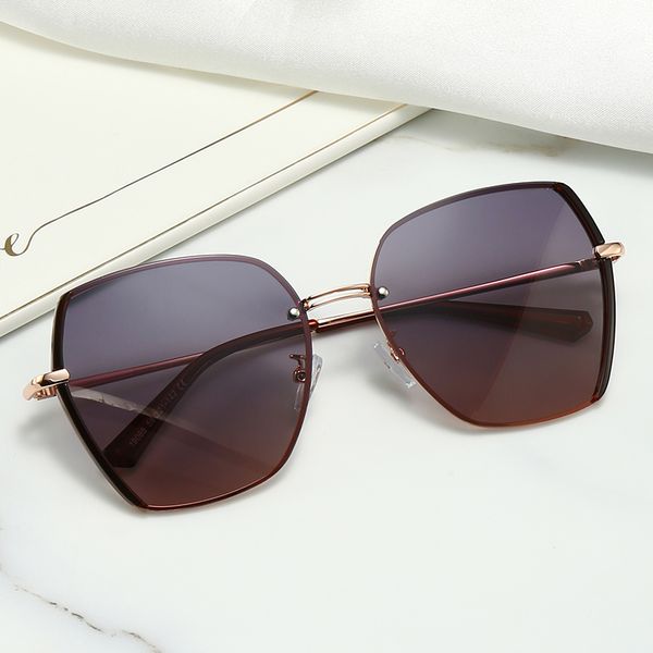 Polarized sunglasses men's metal box driver driving fashion glasses, White;black
Polarized sunglasses men's metal box driver driving fashion glasses, White;black