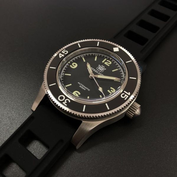 sapphire glass 41mm black dial super luminous nh35 automatic movement 300m water resistance men's diving watch wristwatches, Slivery;brown
sapphire glass 41mm black dial super luminous nh35 automatic movement 300m water resistance men's diving watch wristwatches, Slivery;brown