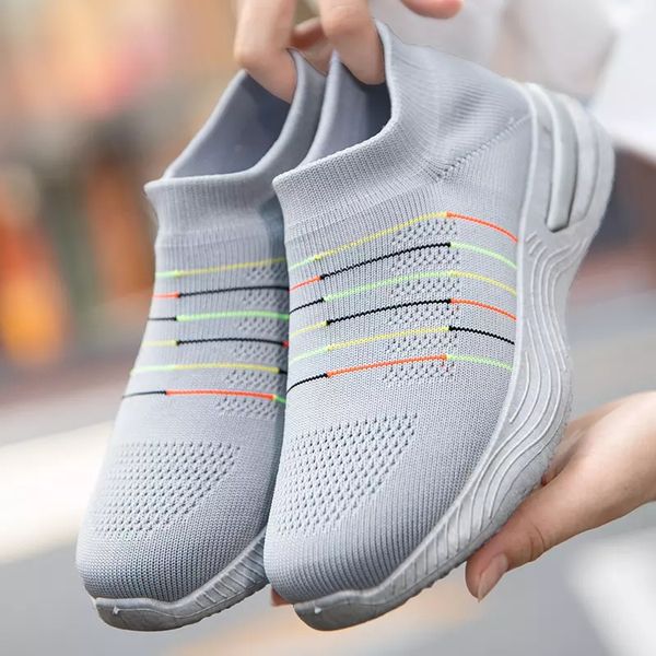 2021 designer running shoes for women white pink black grey fashion womens trainers breathable outdoor sports sneakers size 35-40 14, White;red
2021 designer running shoes for women white pink black grey fashion womens trainers breathable outdoor sports sneakers size 35-40 14, White;red