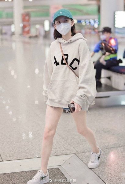 factory luxury brand hoodie jacket coats song zuerming's same early autumn long sleeve sweater is slim slim. abc printed pullove, Black
factory luxury brand hoodie jacket coats song zuerming's same early autumn long sleeve sweater is slim slim. abc printed pullove, Black