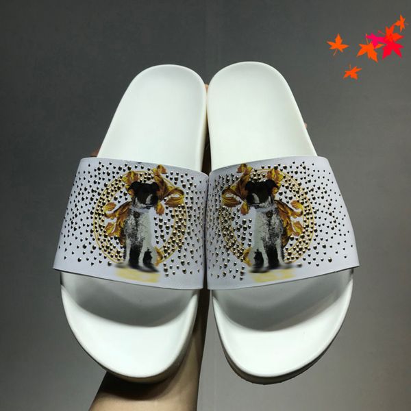 luxurys men slippers designer rubber slides sandal mens designers flat fashion shoes beach flip flops flower with box size 39-45 -g366, Black
luxurys men slippers designer rubber slides sandal mens designers flat fashion shoes beach flip flops flower with box size 39-45 -g366, Black