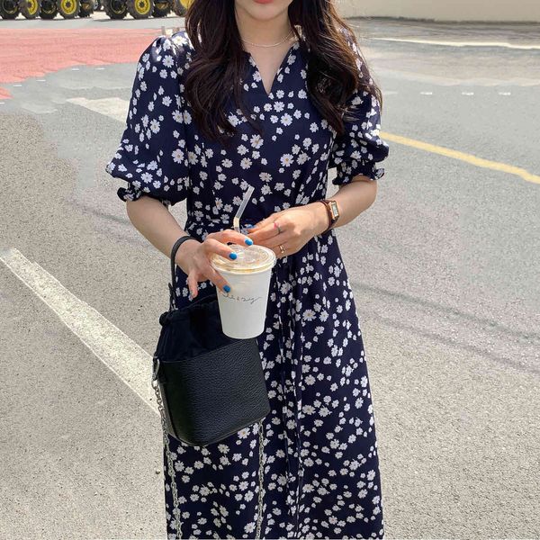 dsigners french maje spring and autumn women's new printed daisy chiffon long sleeve swing dress, White;black
dsigners french maje spring and autumn women's new printed daisy chiffon long sleeve swing dress, White;black
