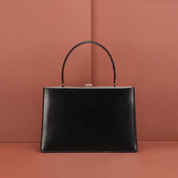 evening bags 2021 genuine cow leather shoulder bag retro women flap elegant lady real handbags trendy pure color messenger
evening bags 2021 genuine cow leather shoulder bag retro women flap elegant lady real handbags trendy pure color messenger