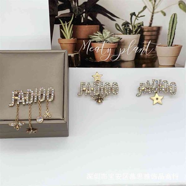 special offer 2021 luxury designer jewelry letter brooch cute department of high-end men's and women's, Gray
special offer 2021 luxury designer jewelry letter brooch cute department of high-end men's and women's, Gray
