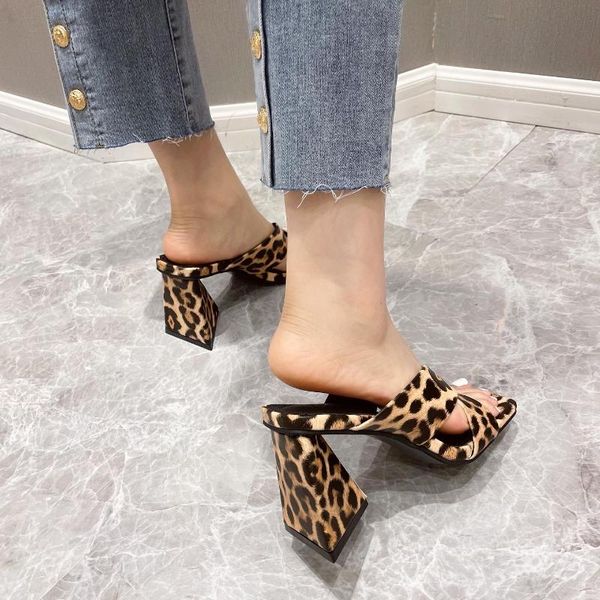 dress shoes 2021 triangle heel thick leopard print sandals and slippers fashion women's all-match, Black
dress shoes 2021 triangle heel thick leopard print sandals and slippers fashion women's all-match, Black