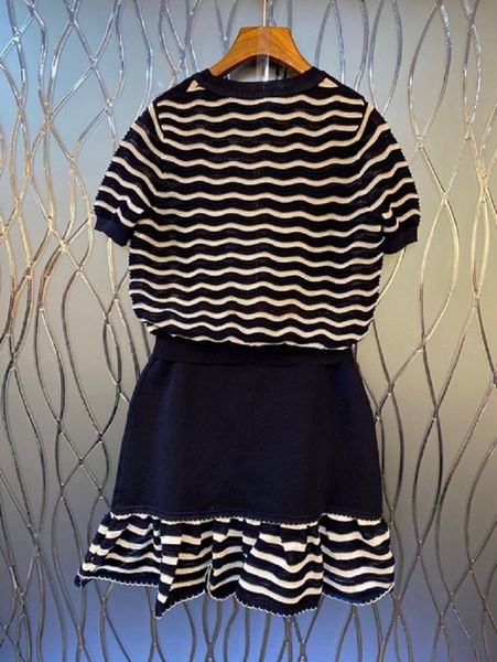 dress sweater sets summer suit women wave patterns knitted pullover+striped patchwork mini skirt set casual knitwear, Black;gray
dress sweater sets summer suit women wave patterns knitted pullover+striped patchwork mini skirt set casual knitwear, Black;gray